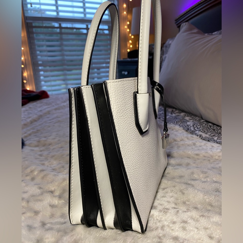 Michael Kors Mercer mini bag - Picture 6 of 8